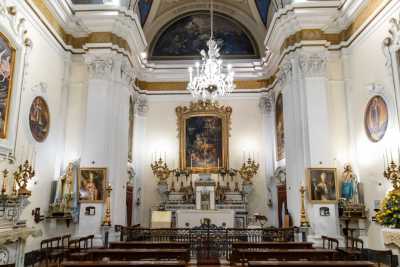 Altari nascosti, tele che si alzano, stanze sotterranee: San Giuseppe, la chiesa sorprendente